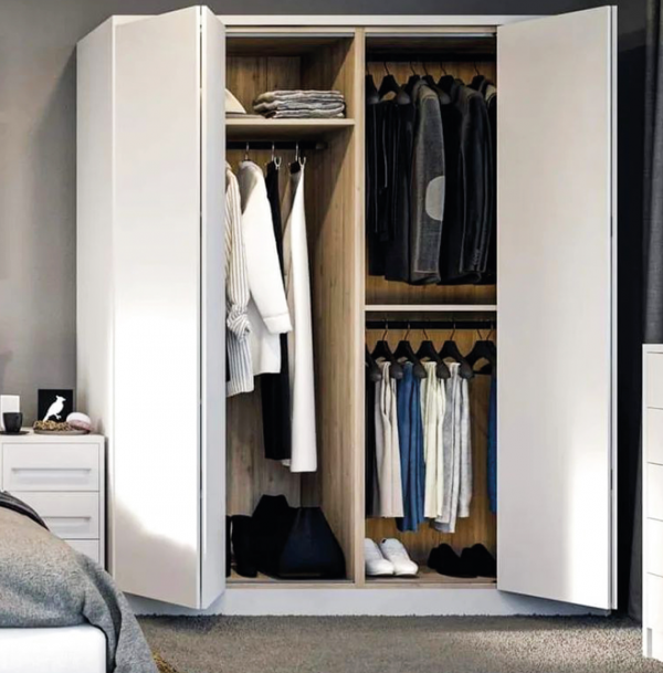 Lemari pakaian dengan pintu lipat yang bisa menyembunyikan isi lemari saat tidak digunakan